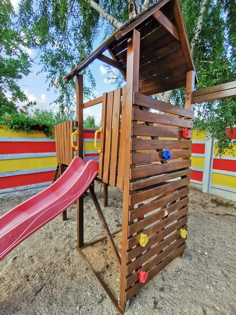 Spațiul și activitățile de joacă de la Party Land