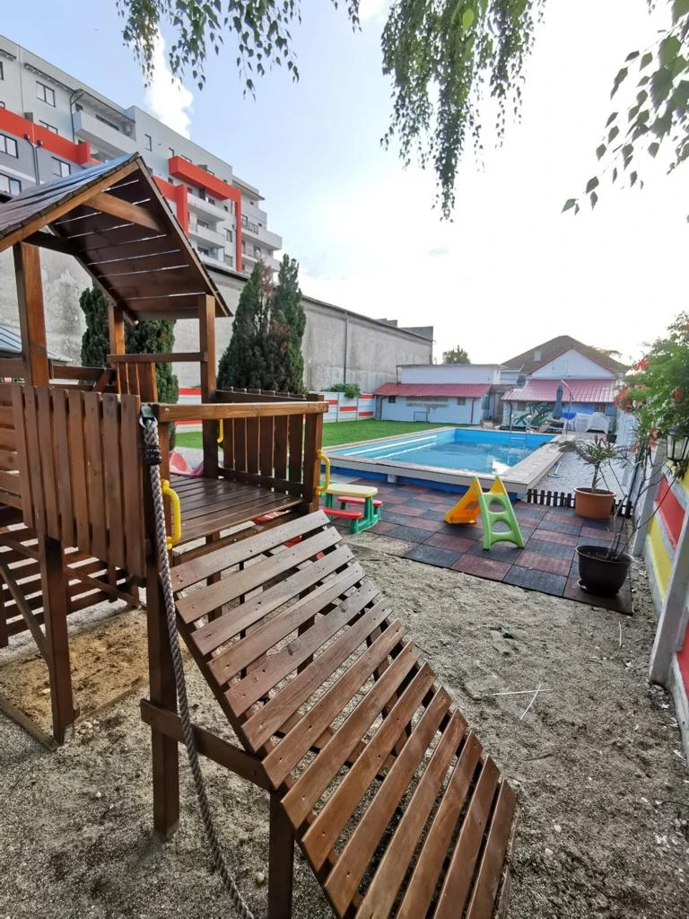 Spațiul și activitățile de joacă de la Party Land