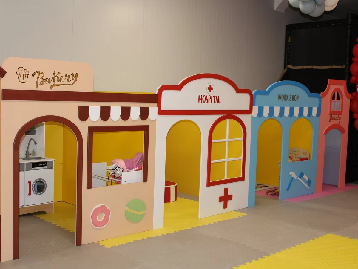 Căsuțe tematice pentru joacă la Happy Playtime Arad
