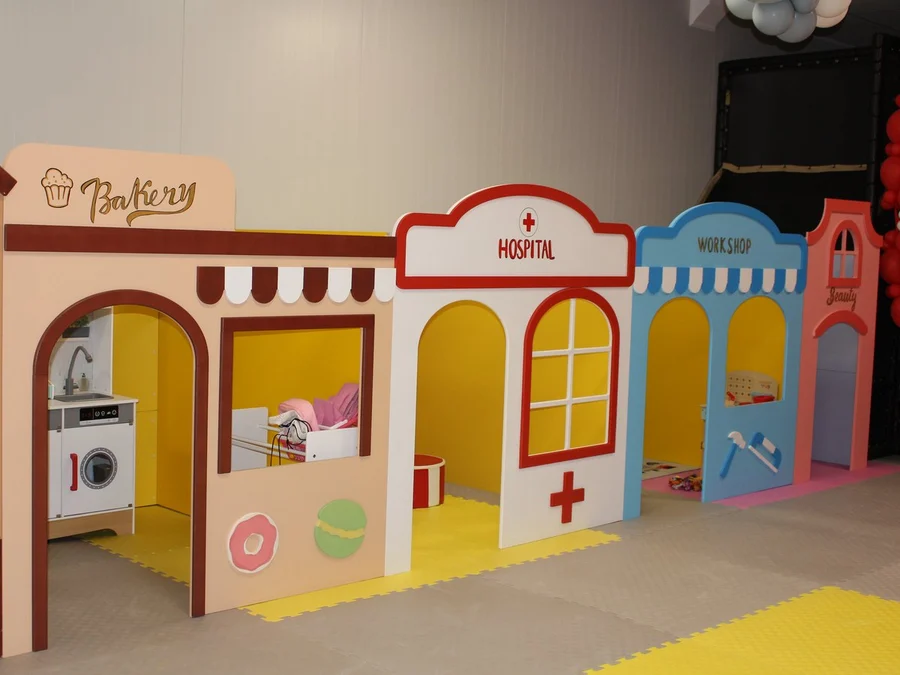 Căsuțe tematice pentru joacă la Happy Playtime Arad