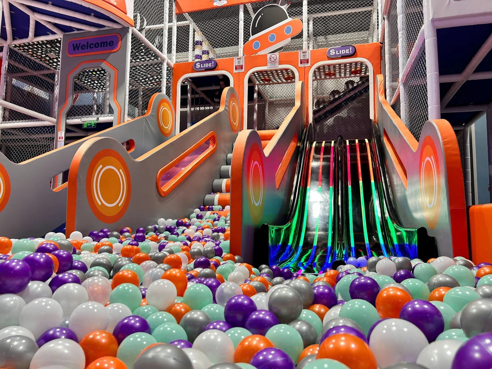 Tobogane și piscină cu bile Energy Kids Shopping City Sibiu