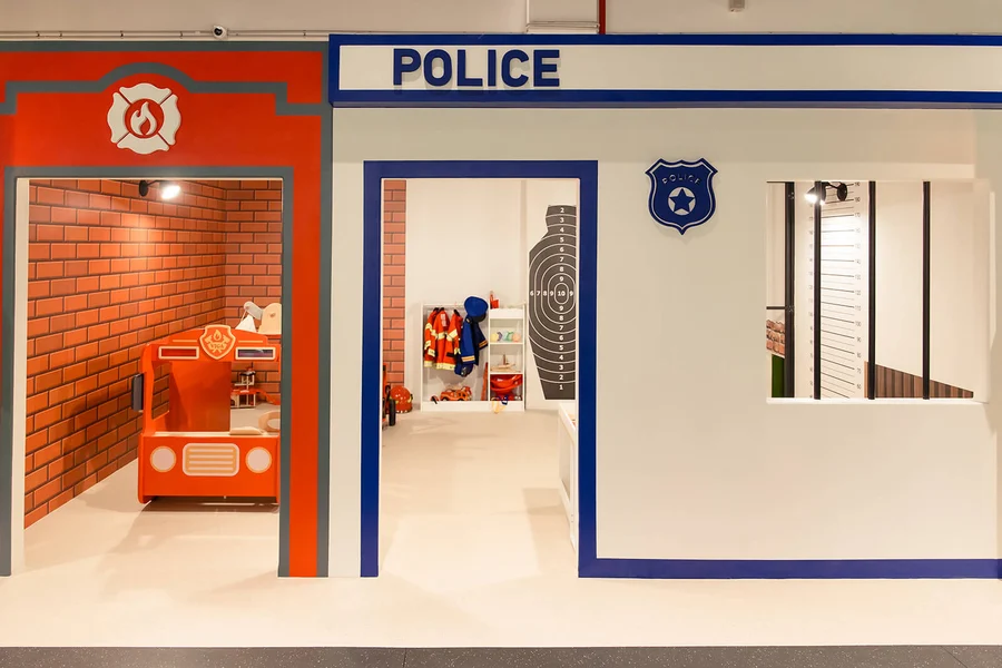 Stațiile tematice de poliție și pompieri la Kidopolis Târgu Mureș