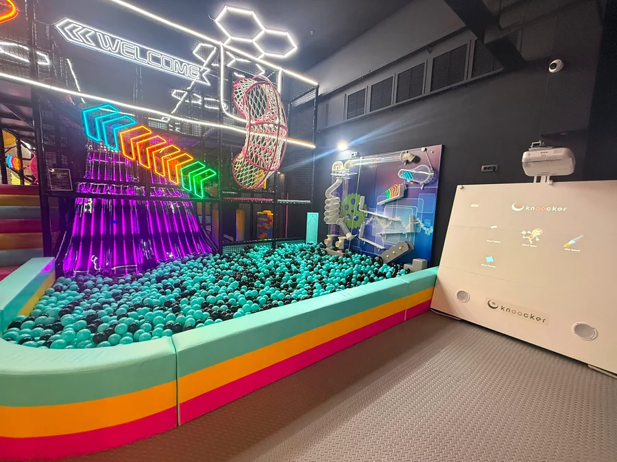Piscina cu bile și zona interactivă Kiddy Park din VIVO Cluj