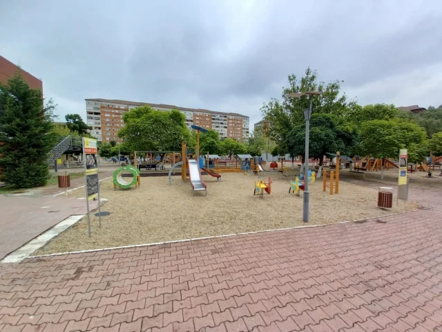 Echipamentele de joacă din curtea Orășelului Copiilor