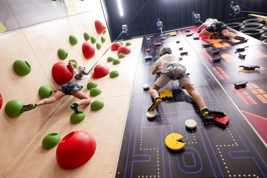 Pereți de escaladă la Climb House Brașov