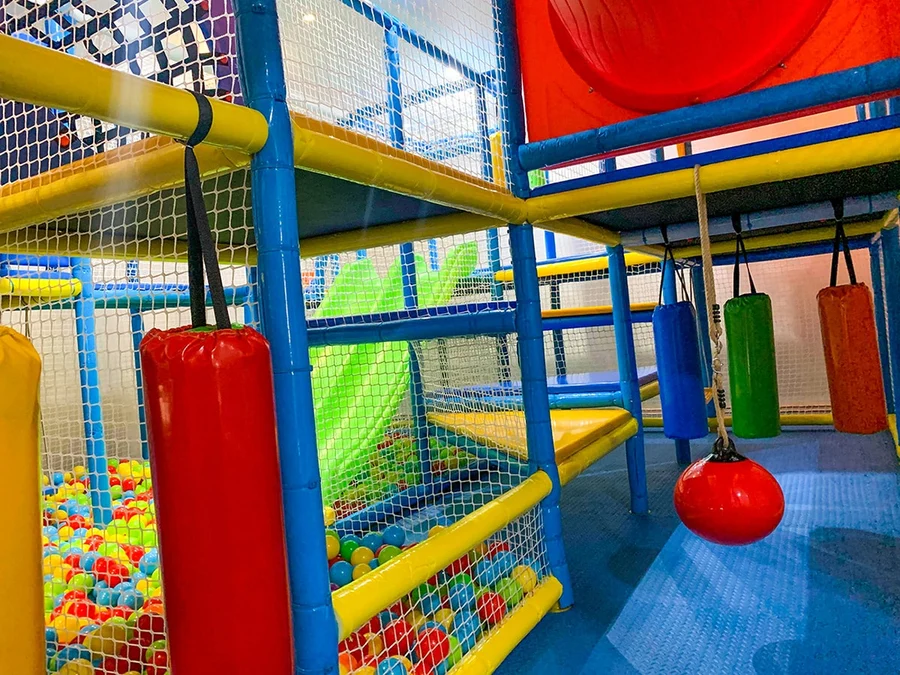 Structura de joacă de la FamilyLand Brașov
