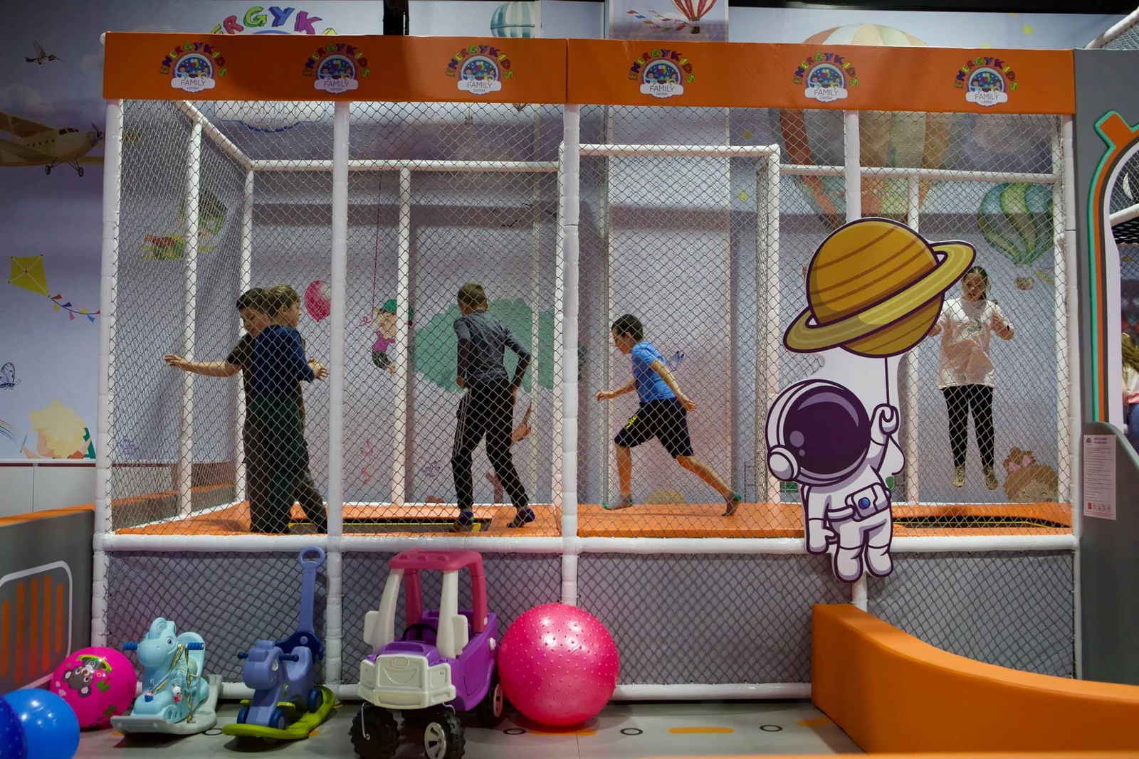 Trambulinele din zona de joacă Energy Kids Arad