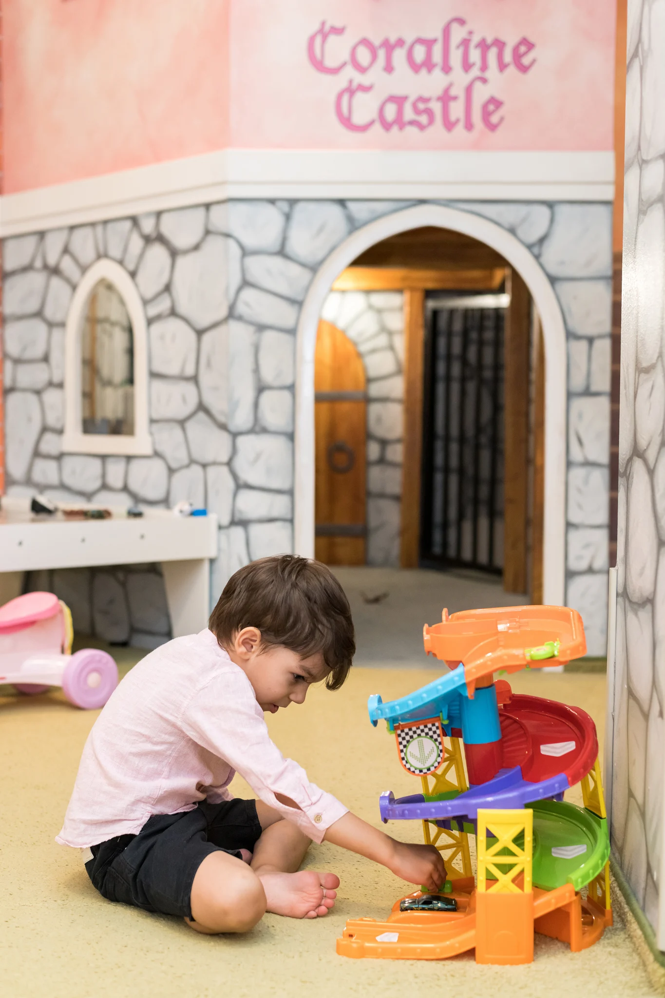 Spațiu de joacă lângă castelul decorativ Mini Kids Plaza