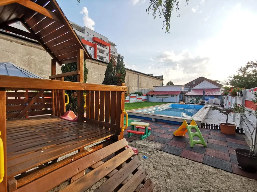 Spațiul și activitățile de joacă de la Party Land