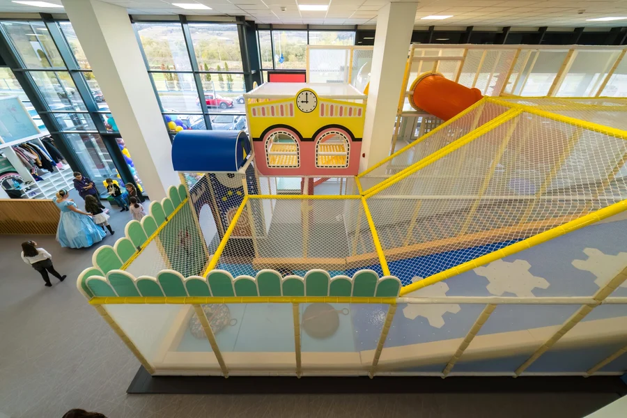 Tobogane și structuri de joacă la Kids Candy din Florești
