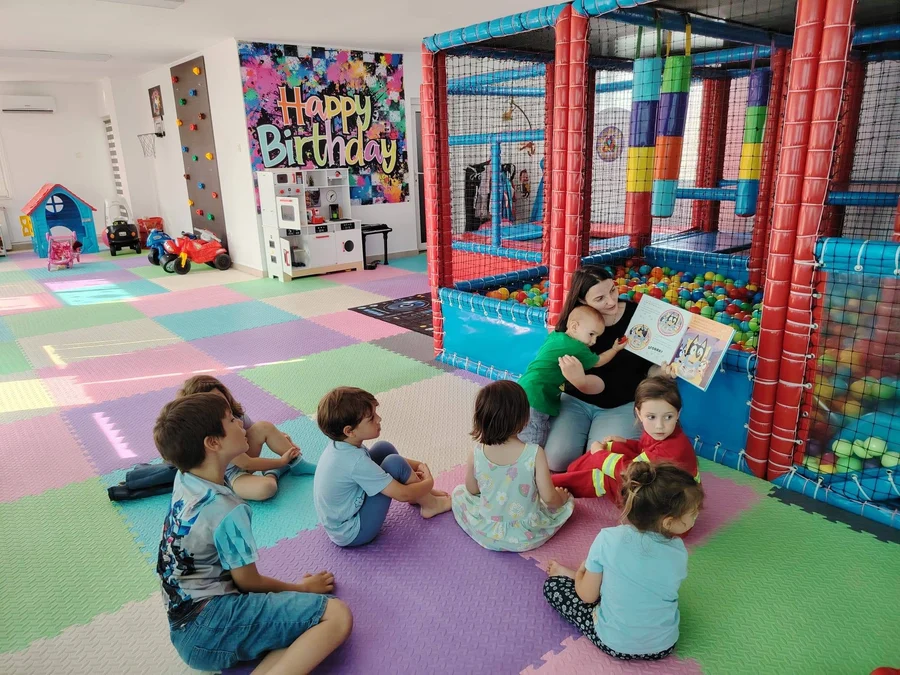 Sala colorată și structura de joacă Kiddy Planet, Cluj-Napoca