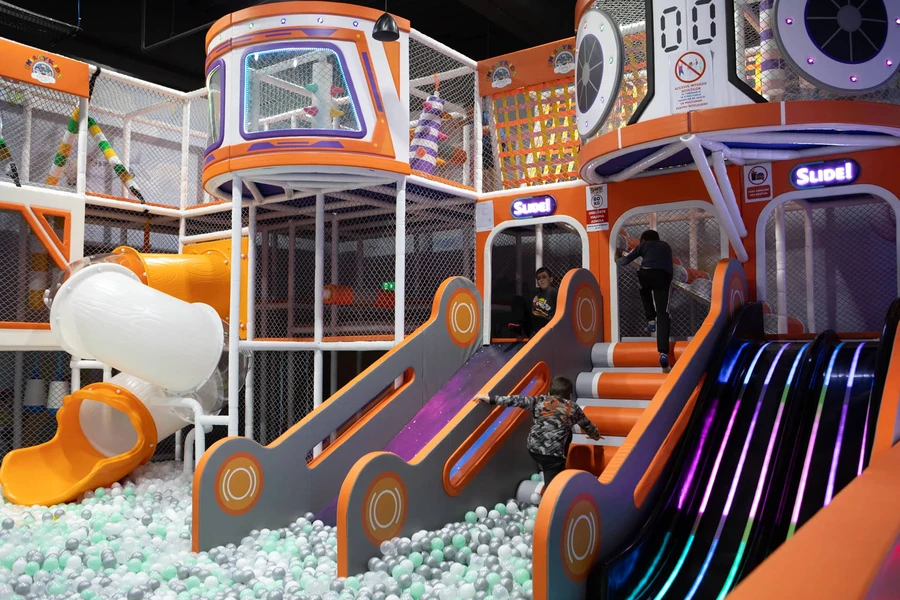 Tobogane și structură de joacă la Energy Kids din Atrium Mall Arad
