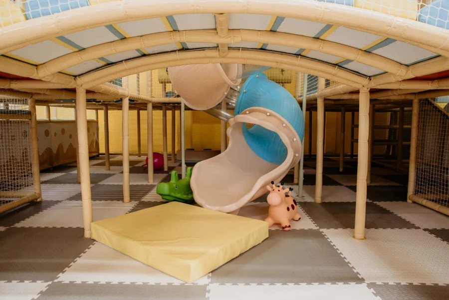 Toboganul din Sala 1 Pingwin Kids Oradea