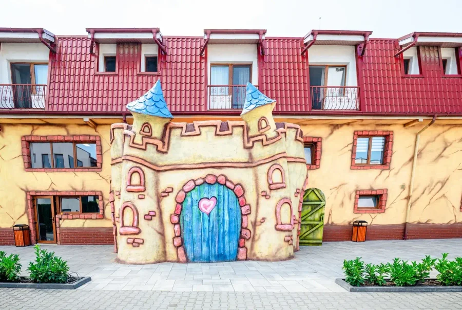 Intrarea în spațiul Terra Land Bistrița