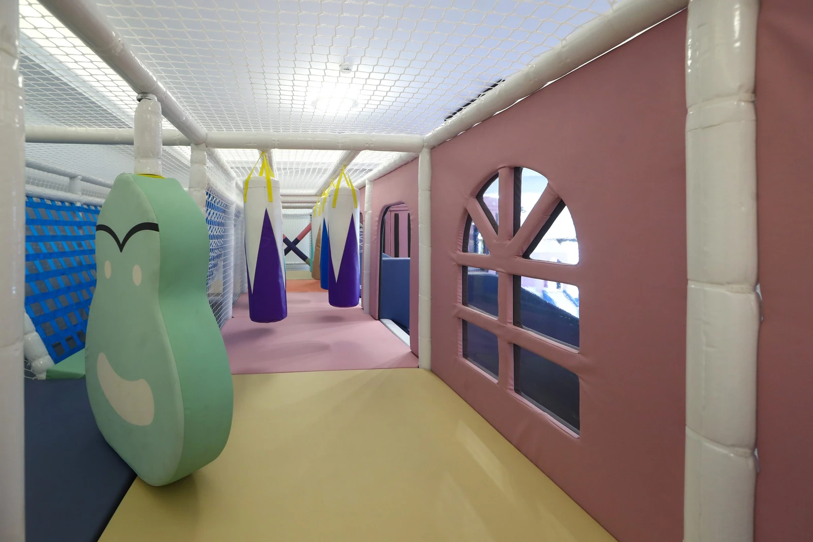 Obstacolele colorate din structura Joben Kids Party