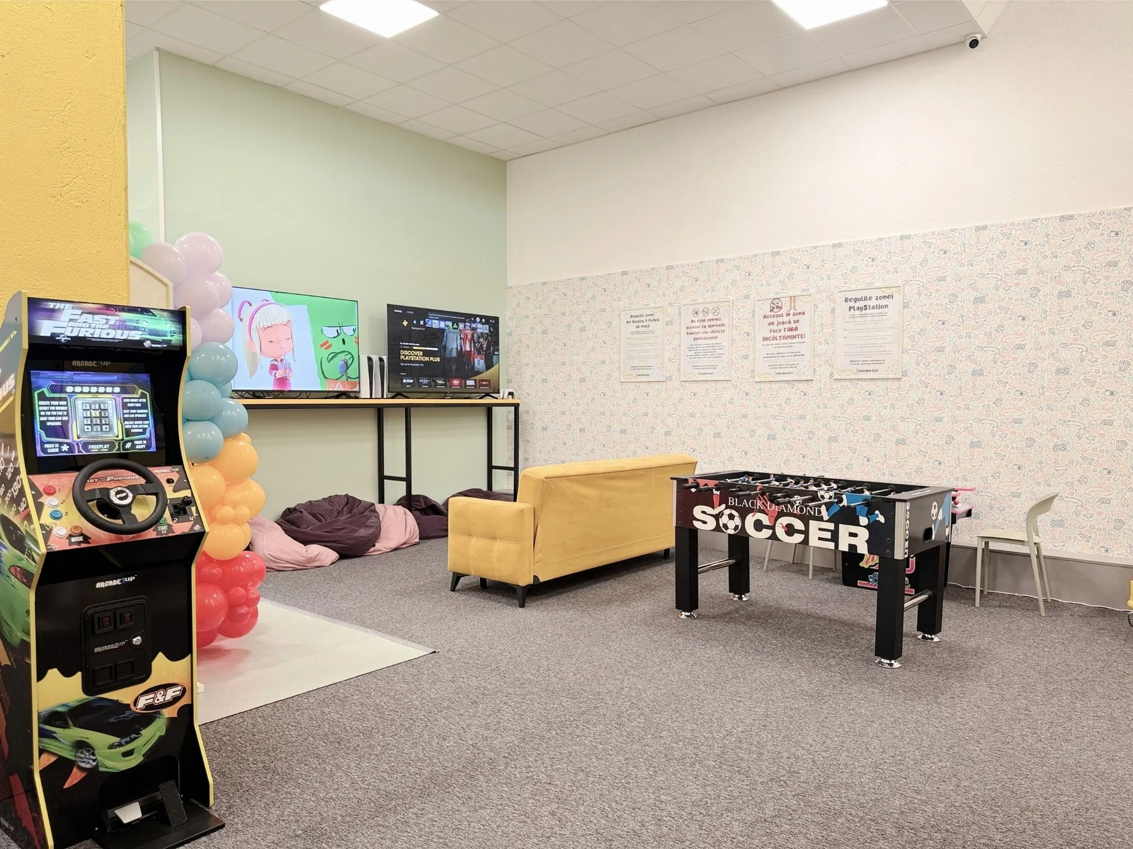 Jocuri arcade și fotbal de masă Pingwin Kids