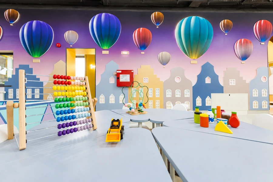 Jocuri pentru copii și decorul cu baloane de la Inovo Play