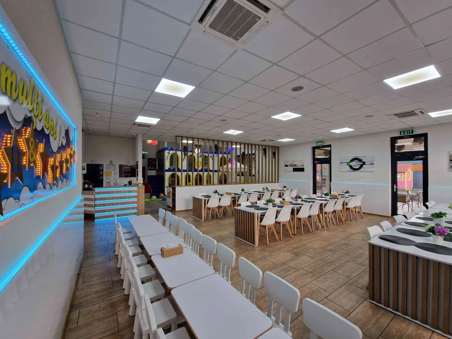 Sala de mese pentru aniversări de la Star Kids 1 din Sântandrei