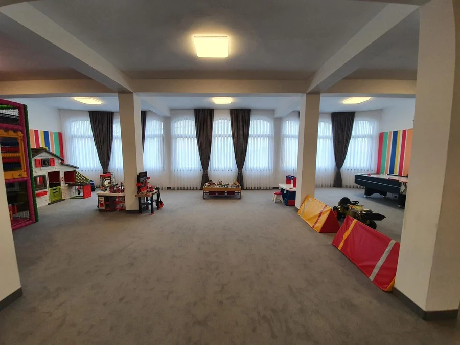 Sala de joacă și jocuri la MARVELand Oradea