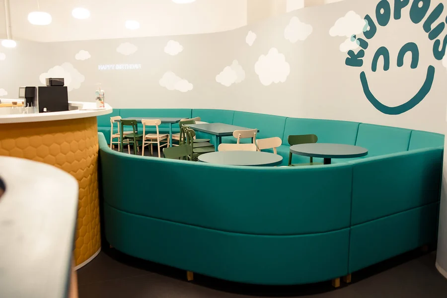 Zona de relaxare din Kidopolis, Plaza M