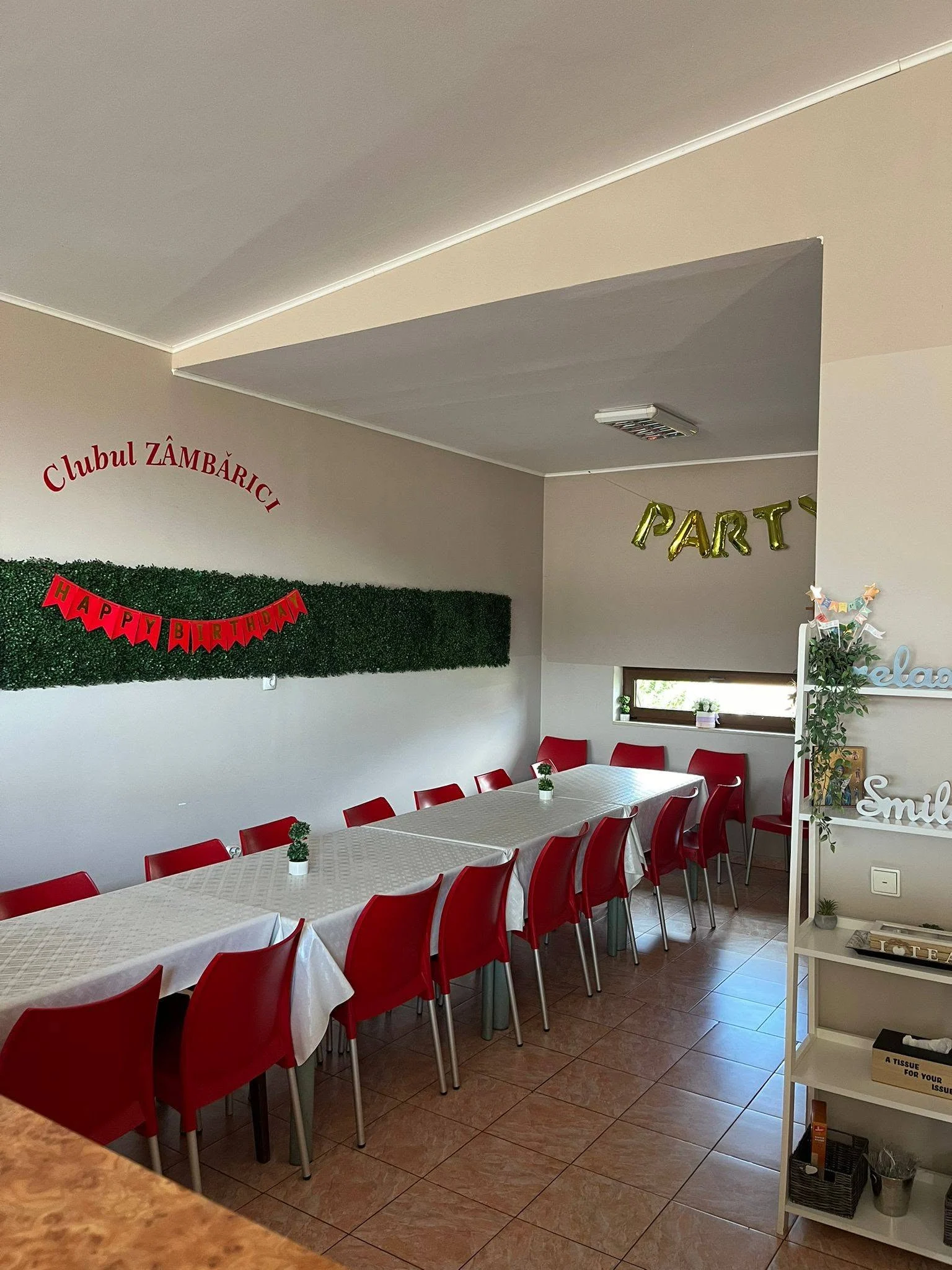 Sala pentru servirea mesei la Clubul Zâmbărici, Florești