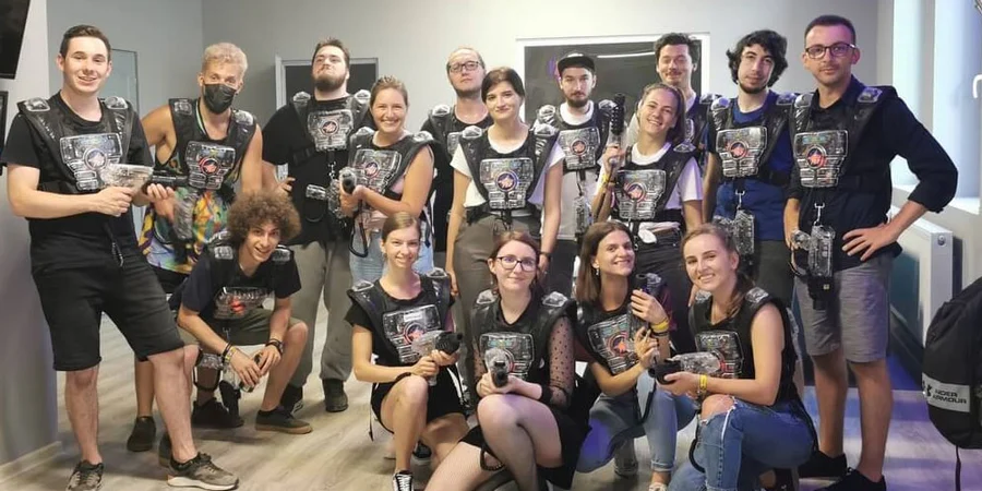 Grup echipat pentru laser tag la Dipic Fun