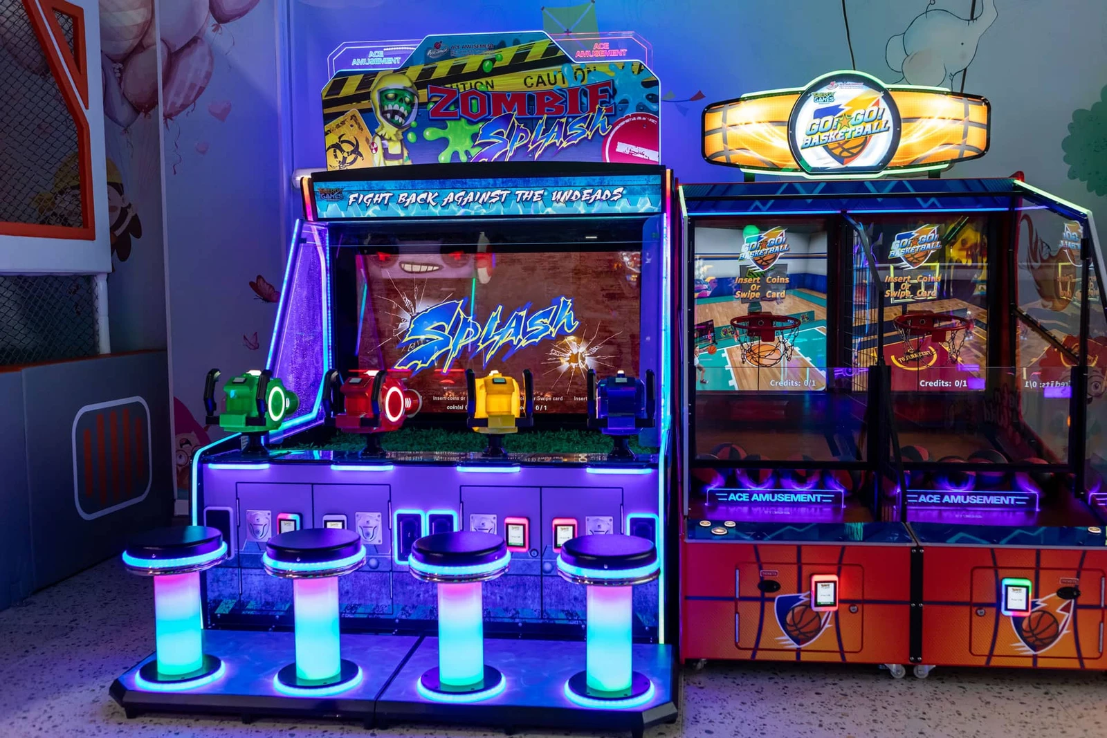 Aparate arcade Jurassic Park și Space Invaders la Energy Kids Arad